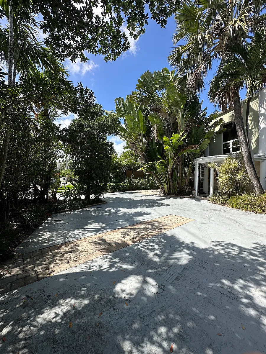 Building Photo - 3180 N Bay Rd