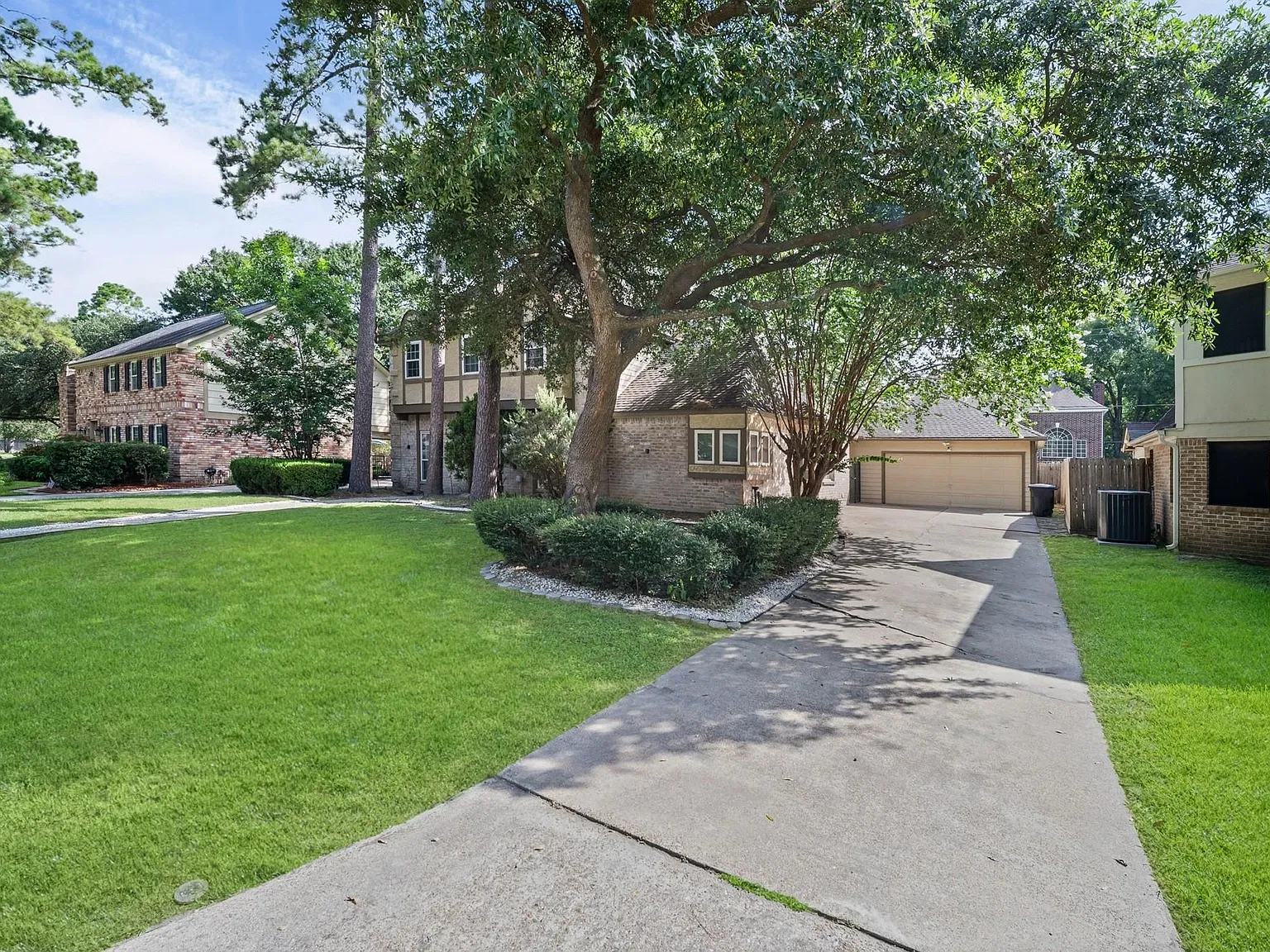 4 bed, 2.5 bath, 2574 sqft, $2,475 — Photo 2