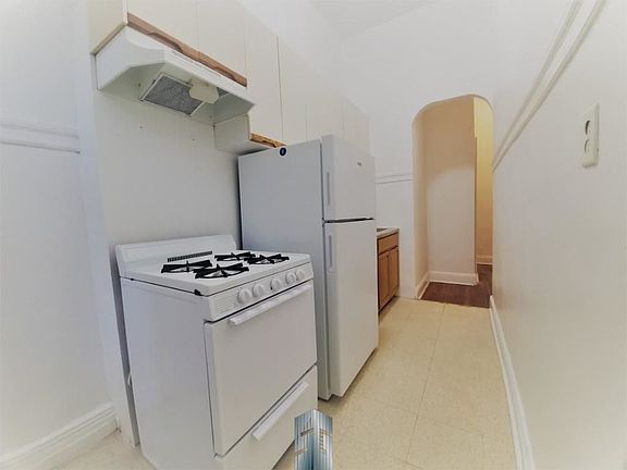 2nd image of 4 Saint James Pl APT 2