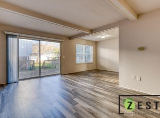 21642 Hidden Rivers Dr S #27, Southfield, MI 48075
