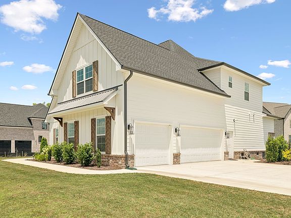 3rd image of 1721 Martha Washington Way