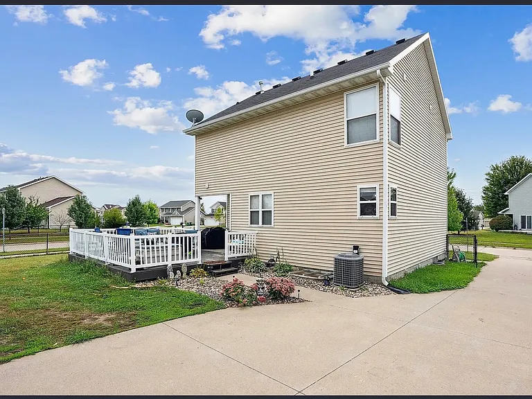 2839 SW Chestnut Dr — Photo 8