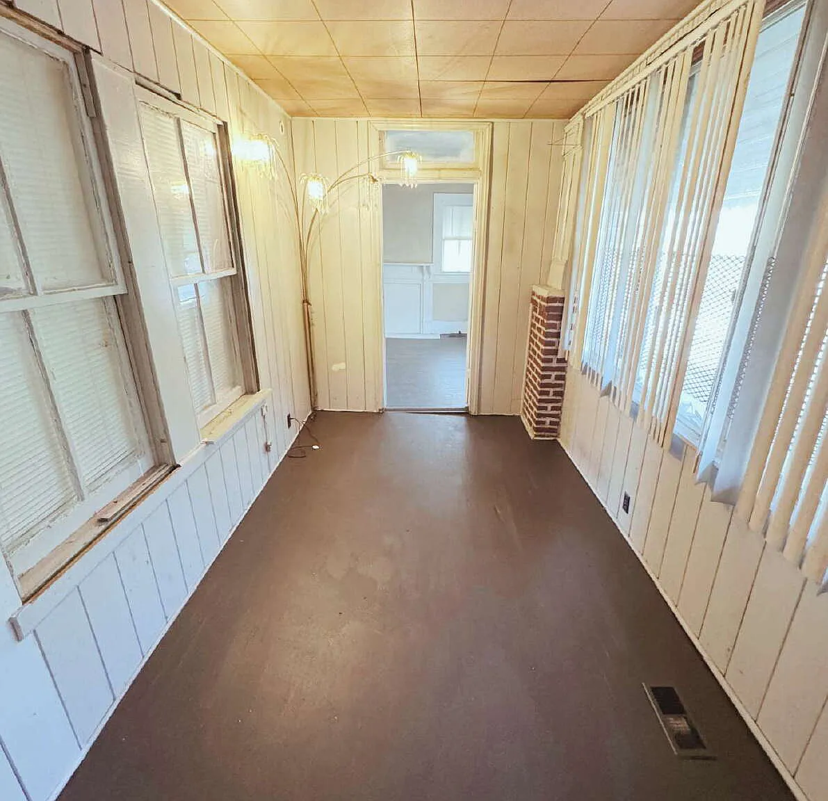 2 bed, 1.0 bath, 1378 sqft, $989 — Photo 1
