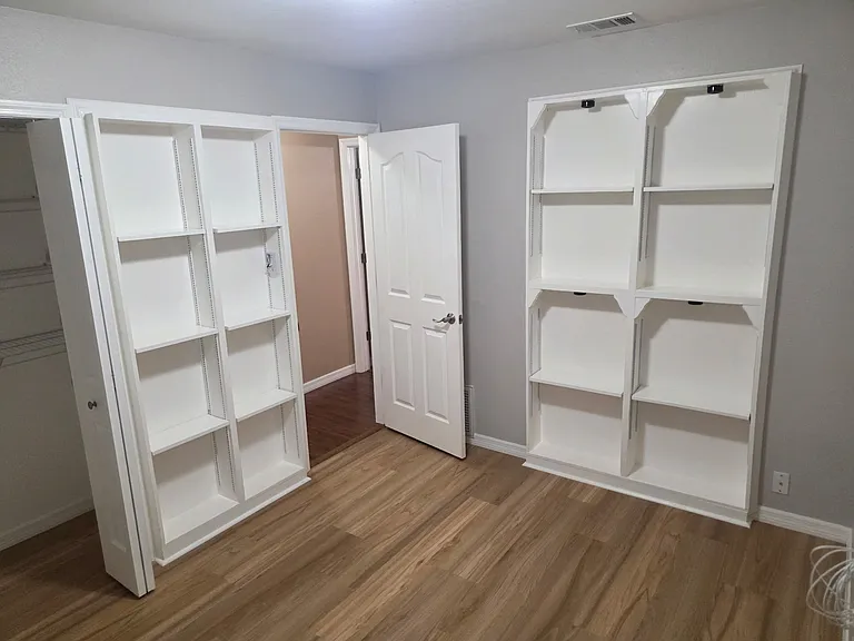 190 Eldron Blvd SE — Photo 8