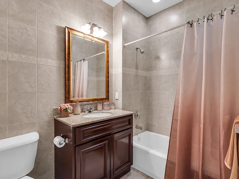 Washington Square Apartments — Photo 13
