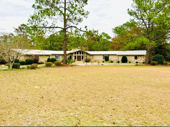 421 Baymeadows Dr W, Douglas, GA 31535