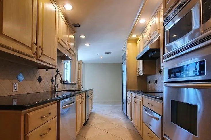 2 bed, 1955 sqft, $3,450 — Photo 4