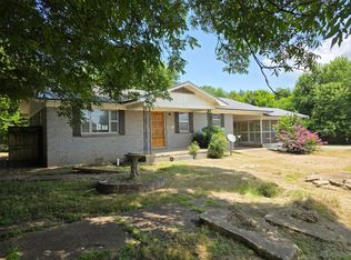 330 College St, Newark, AR 72562