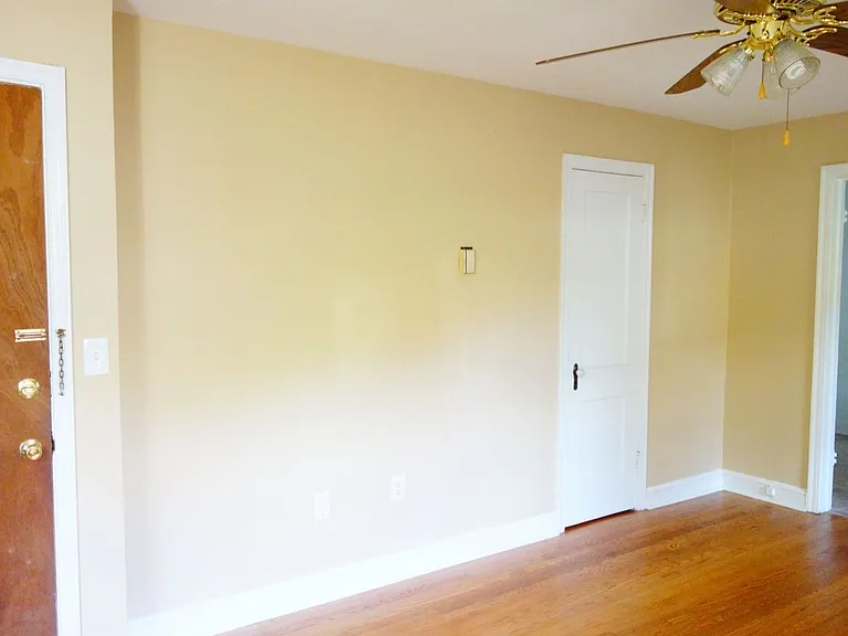 8206 Greenwood Ave — Photo 9