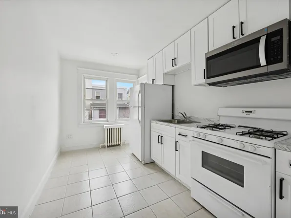 25 N Pennock Ave, Upper Darby, PA 19082