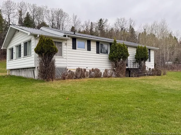 205 Houlton St, Woodstock, NB E7M 4L7