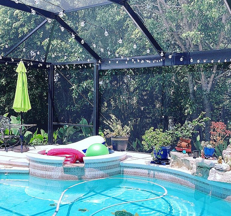Pool with pool screen