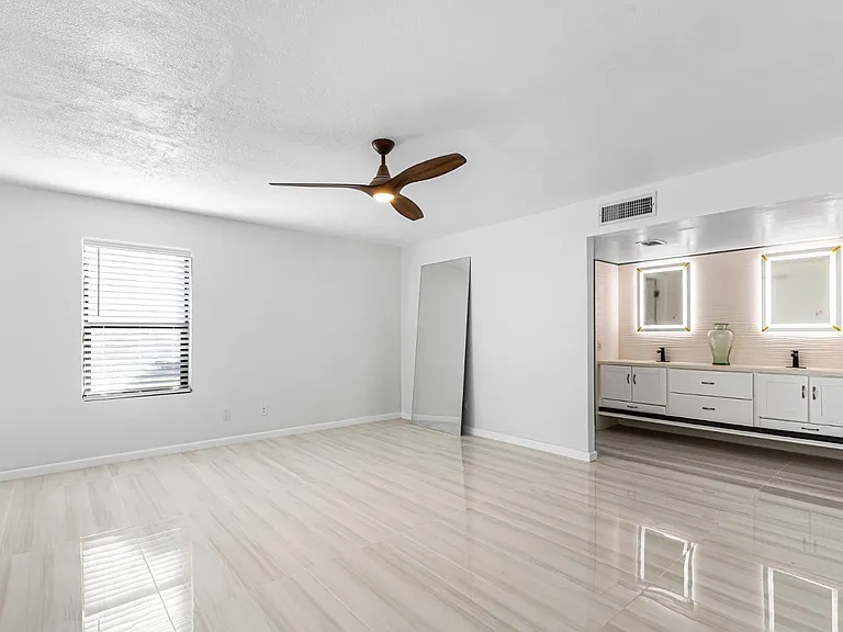 4401 W McRae Way — Photo 8