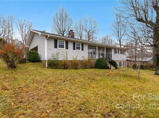 521 Tabor Rd, East Flat Rock, NC 28726