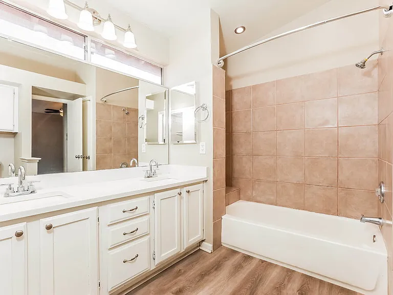 5330 E Fairfield St — Photo 15
