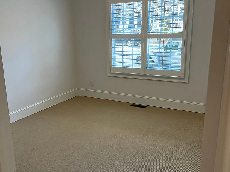 511 Devereux St — Photo 24