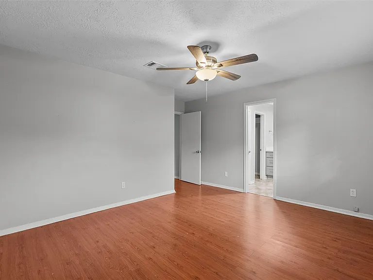 15834 Constitution Ln — Photo 19