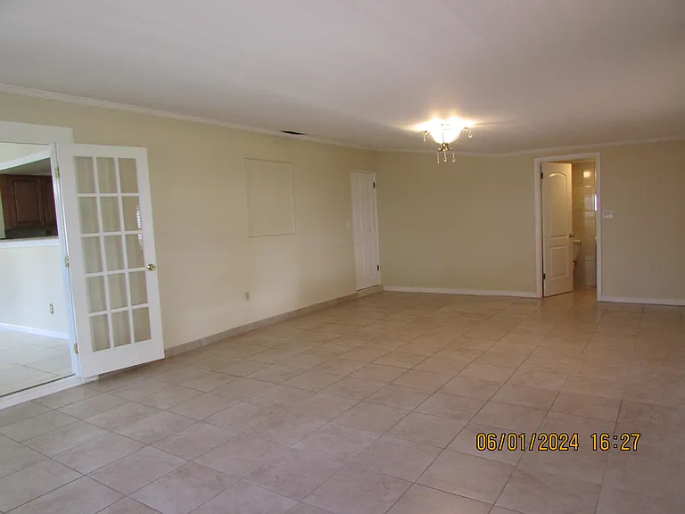 211 W Laila Dr — Photo 10
