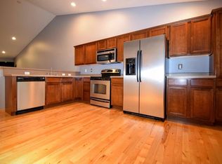 140 Ridge View Dr, Fairfax, IA 52228