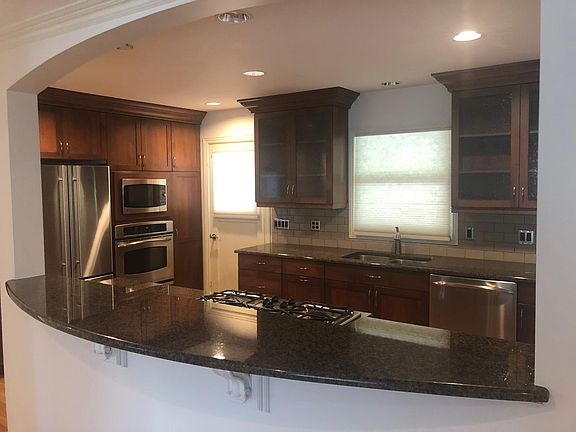 4th image of 3821 W Hillcrest Dr