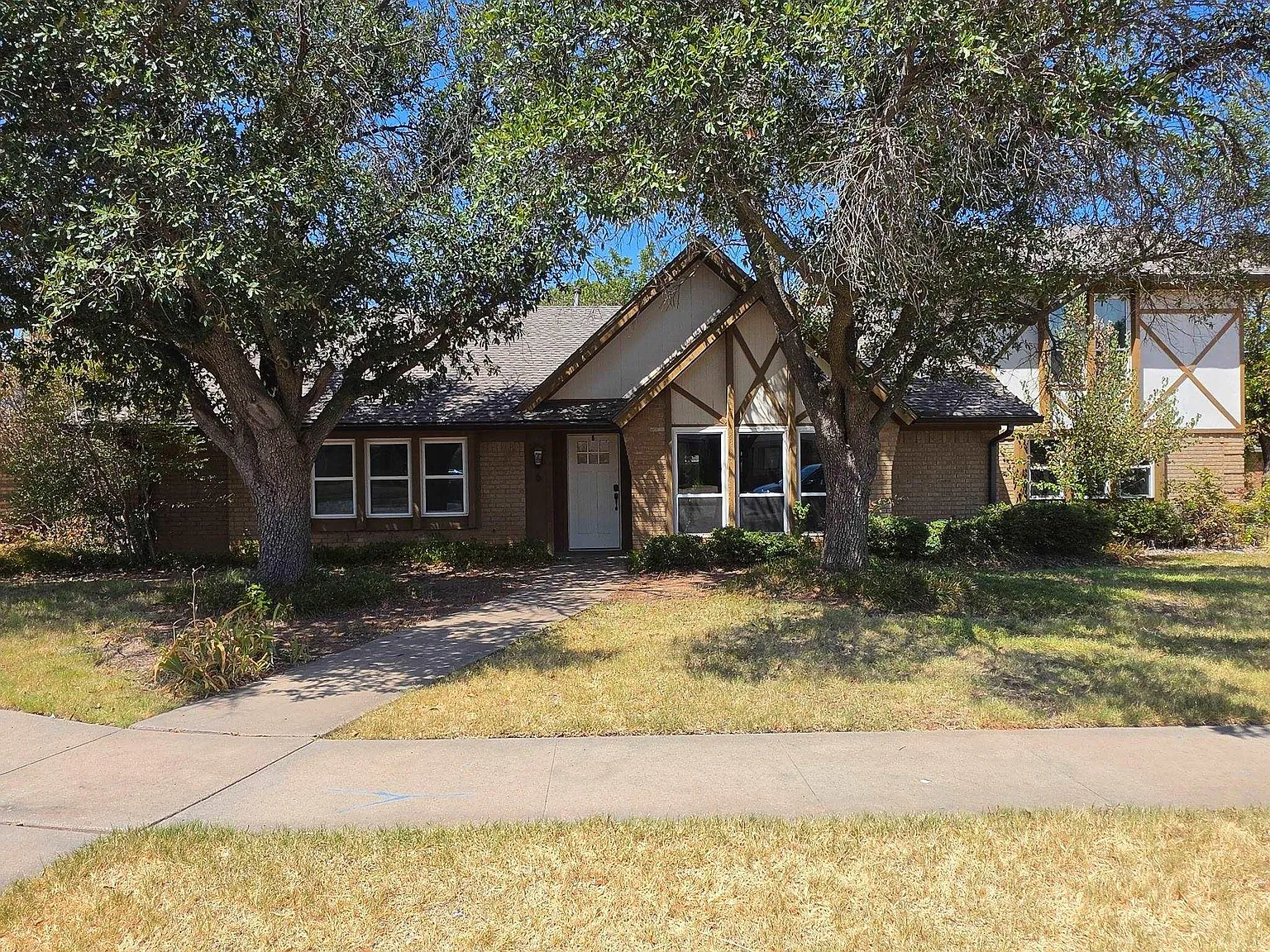 4 bed, 3.0 bath, 2334 sqft, $2,500 — Photo 1