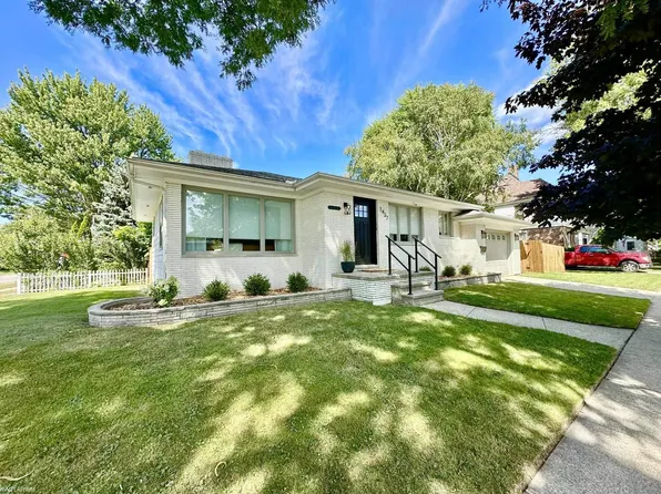 1437 McPherson St, Port Huron, MI 48060