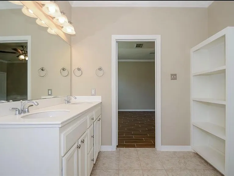 210 Riverway Bluff Ln — Photo 8