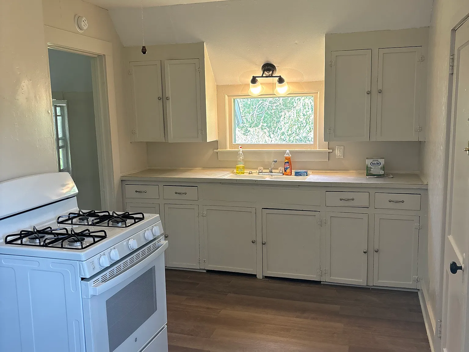 2 bed, $850 — Photo 1