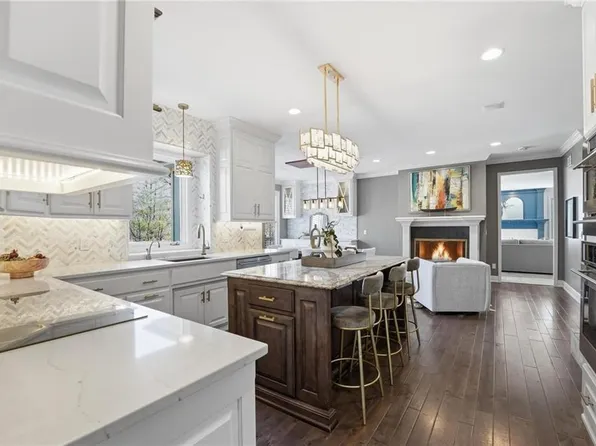 9206 W 146th Pl, Overland Park, KS 66221