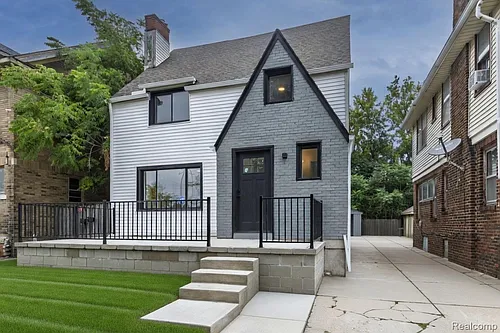 2744 Lawrence St Photo 1