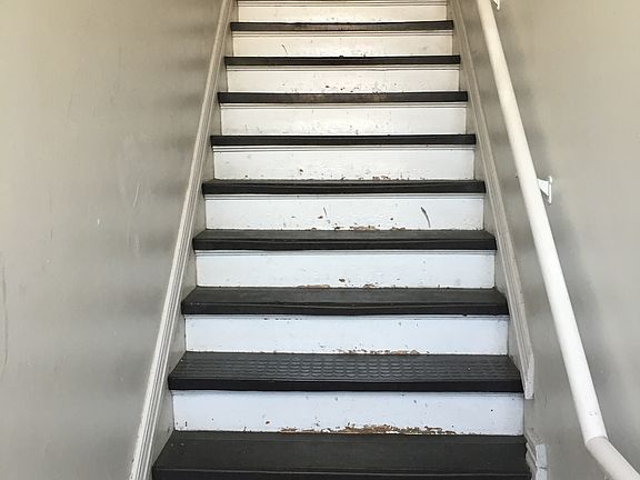 3rd image of 638 Fulton St W APT 2