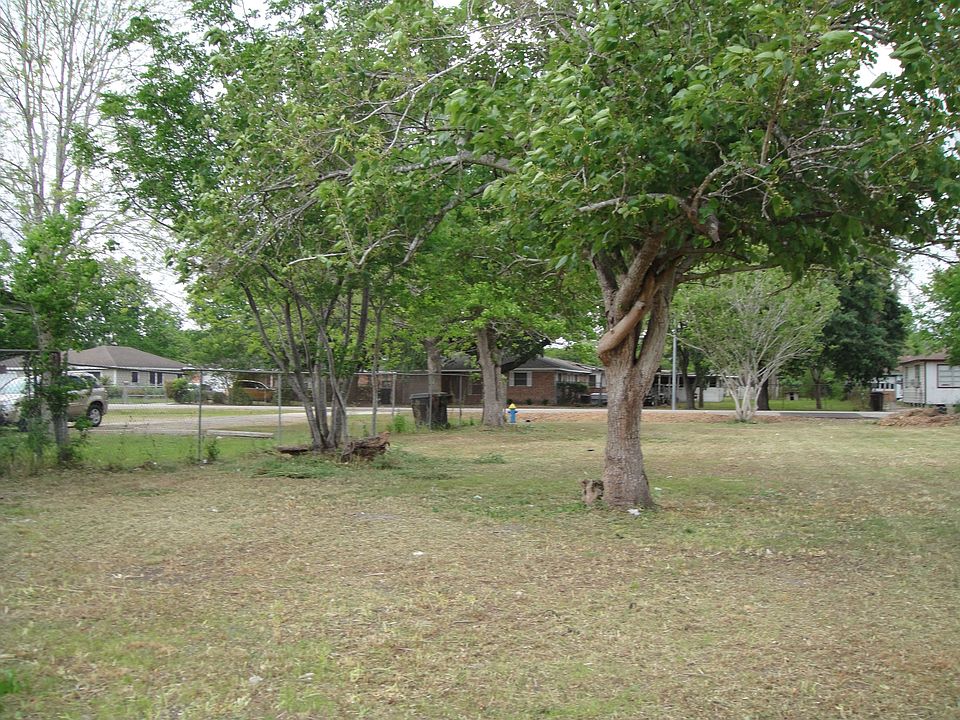 2nd image of 3608 Barberry Dr