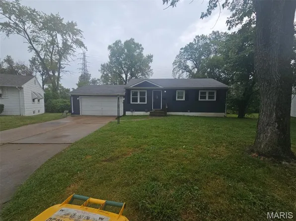 9360 Laramie Dr, Saint Louis, MO 63137