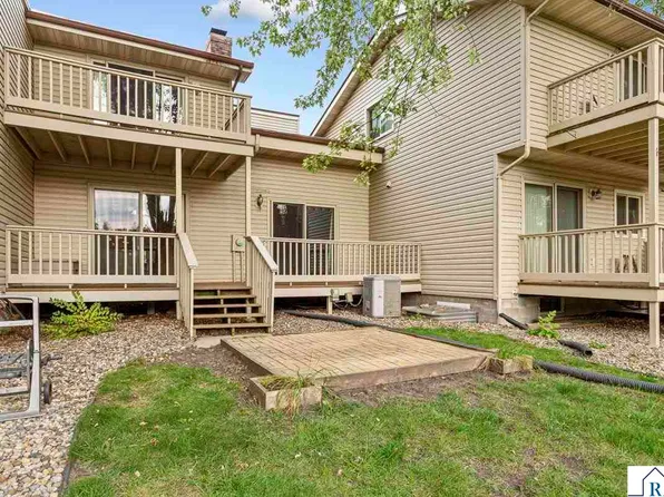 1679 Pleasant View Dr, North Mankato, MN 56003