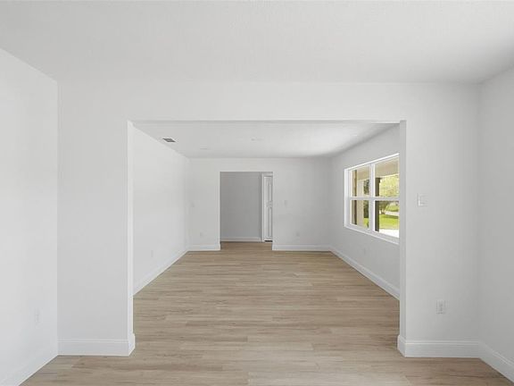 3rd image of 2733 Castle Oak Ave