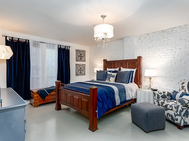 801 W McGee St #25 — Photo 3