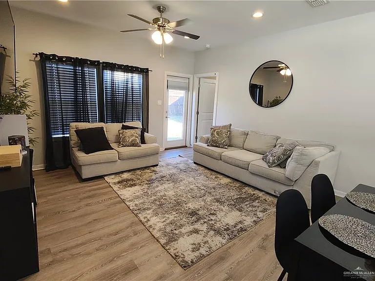 1405 E Sonador Dr S — Photo 2