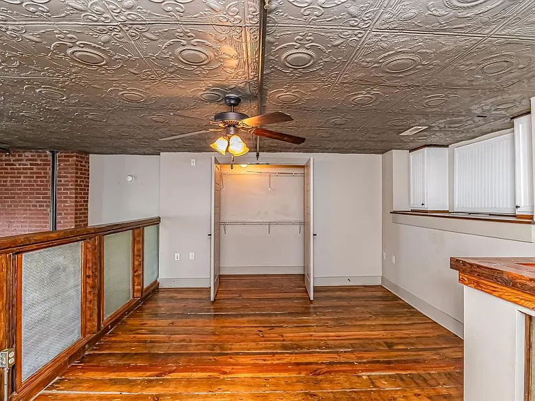 215 Nash St E — Photo 21