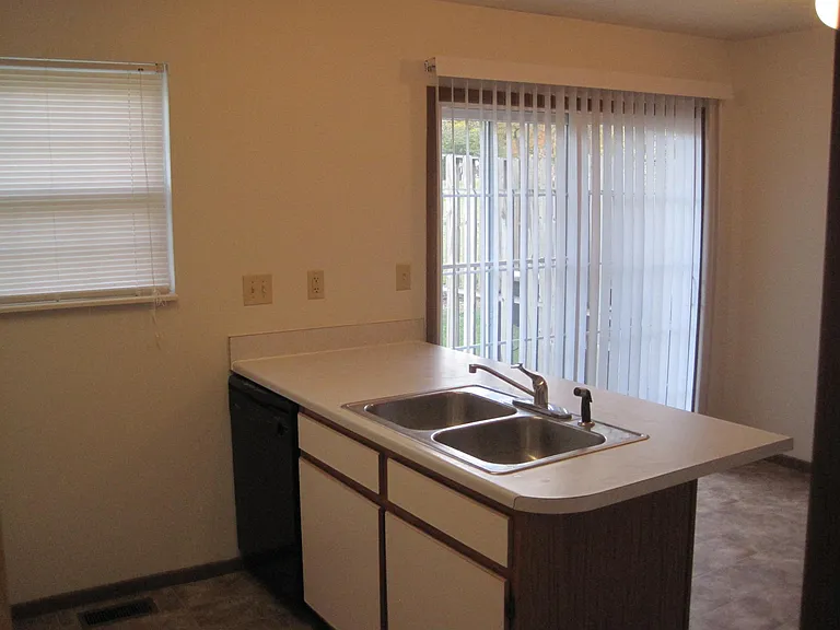 127 Taylor Ave — Photo 4