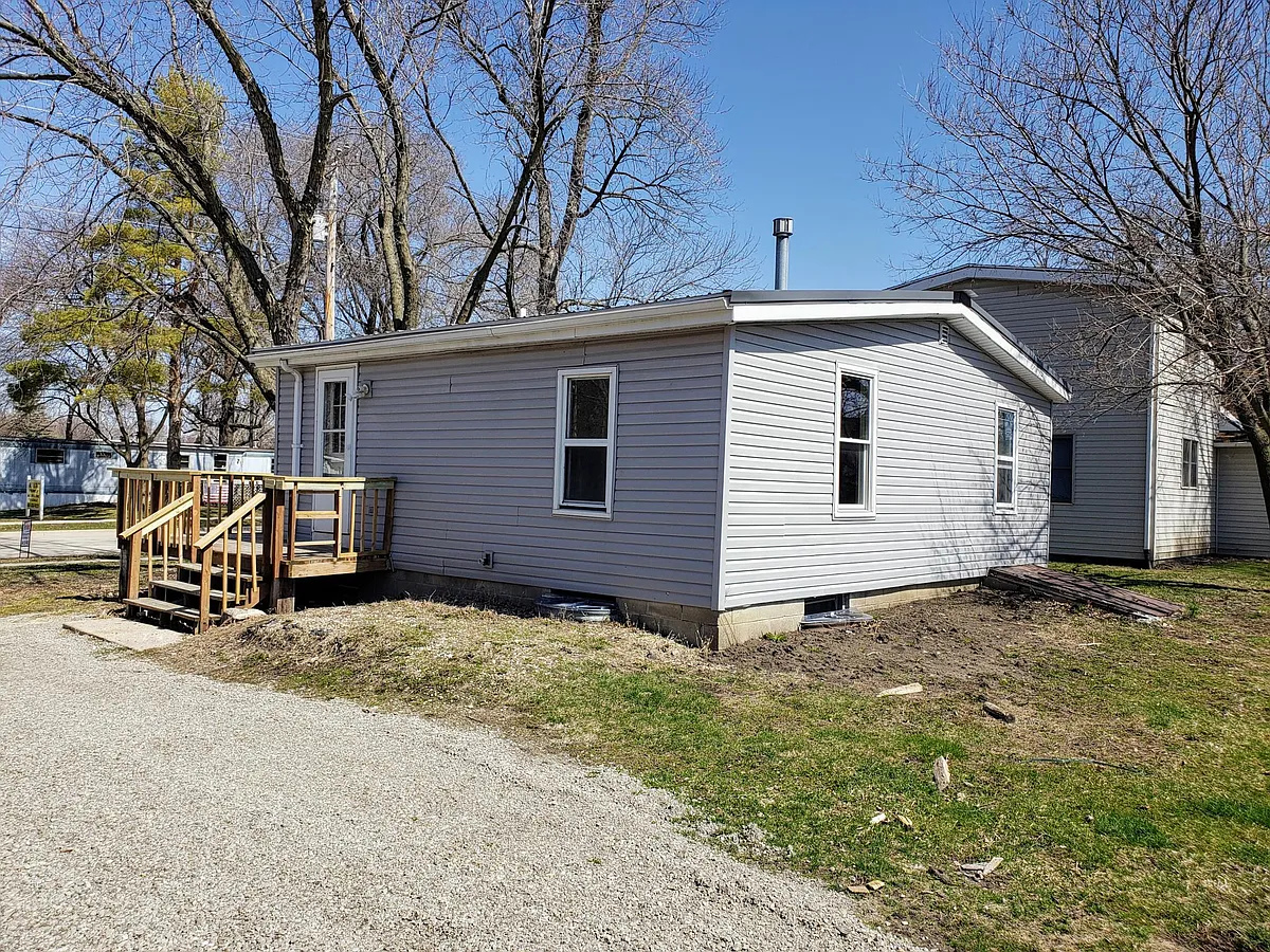 Building Photo - 613 10th Ave N