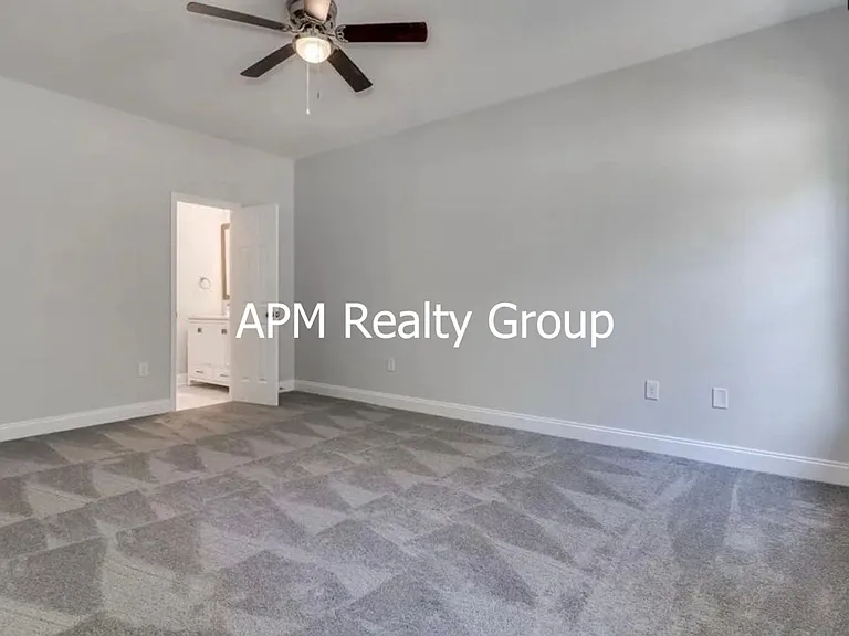408 Summit Sq — Photo 12