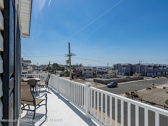 3rd image of 5111 West Avenue