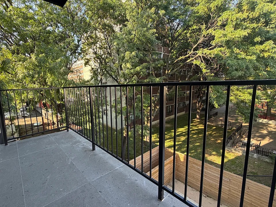106 Graham Ave #3B