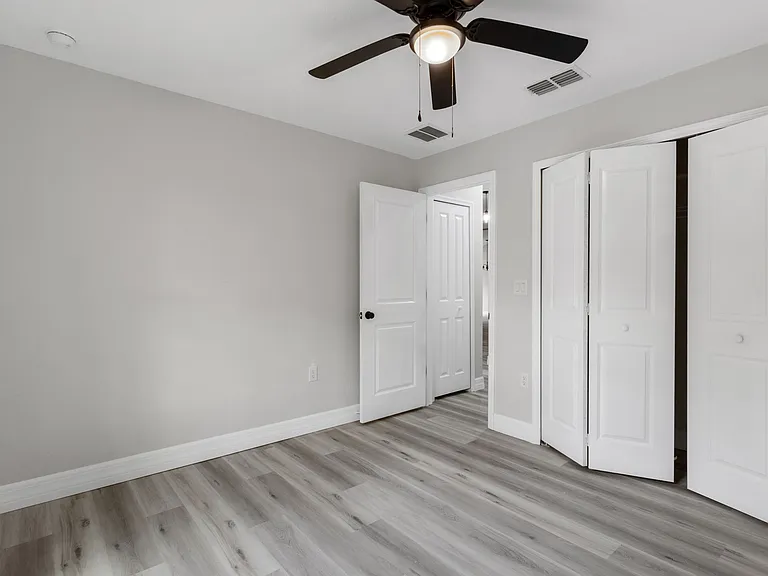 1005 Yale Ln — Photo 24