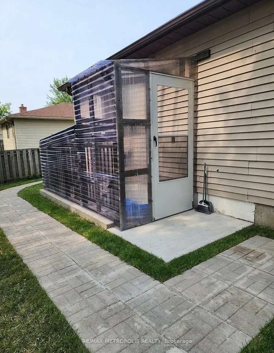 2 bed, $1,800 — Photo 2
