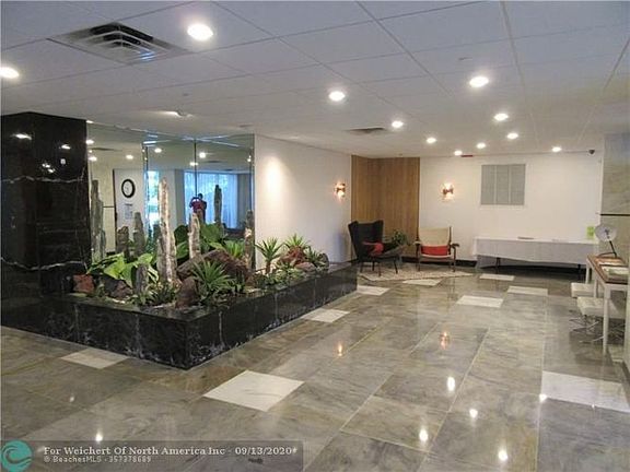 3rd image of 3333 NE 34th St APT 422