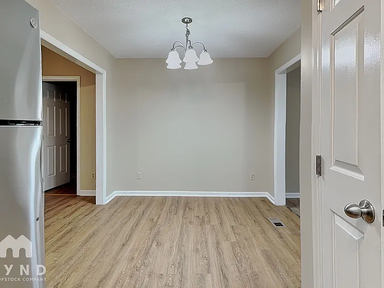 4521 Aviemore Cres — Photo 5