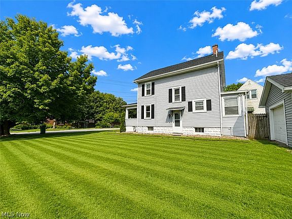 4th image of 952 Lakeview Dr