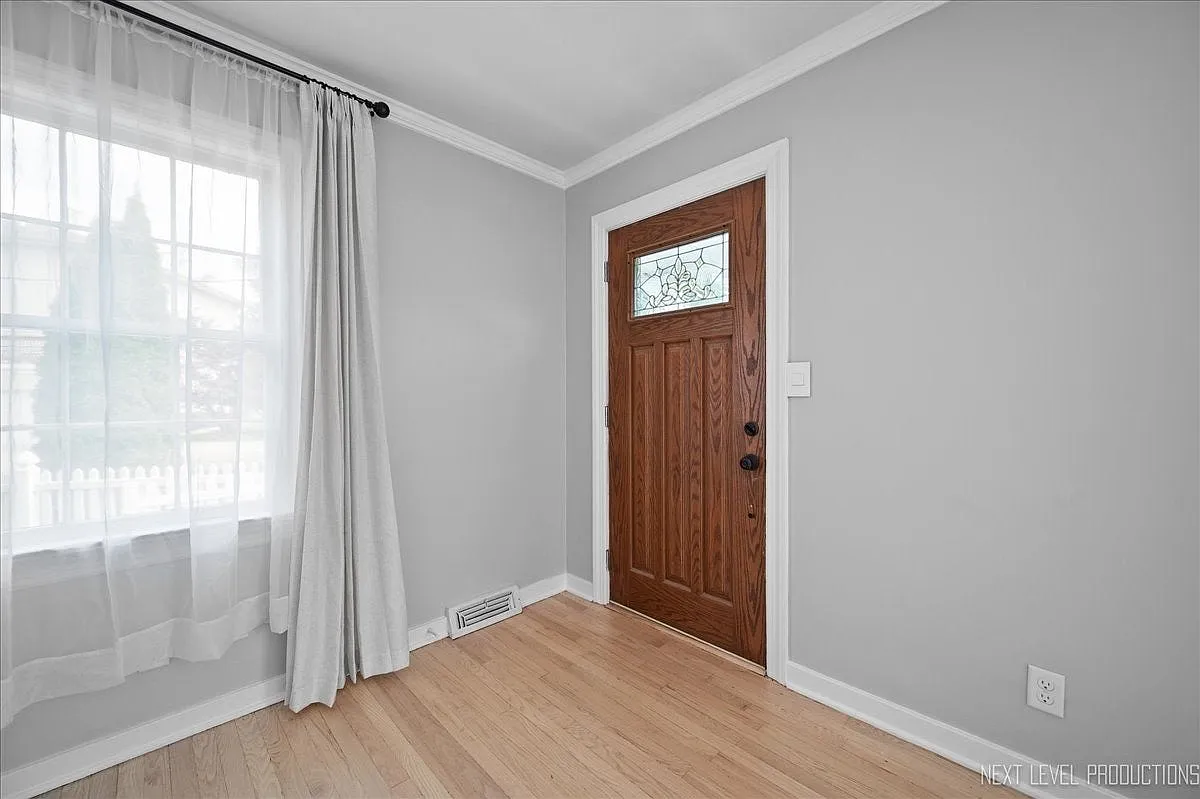 3 bed, 1173 sqft, $3,200 — Photo 3