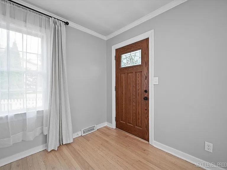 40 S Pine St — Photo 3